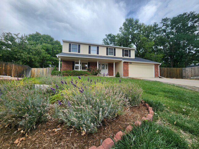 Building Photo - Beautiful 4 Bedroom Home on Cul Du Sac Wit...