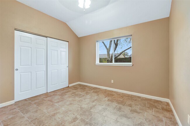 Building Photo - 17018 Dusty Mill Dr W