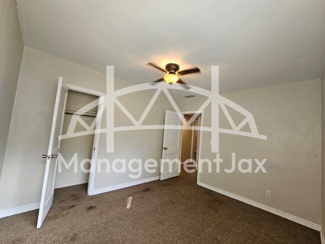 Building Photo - 5201 Janice Cir S