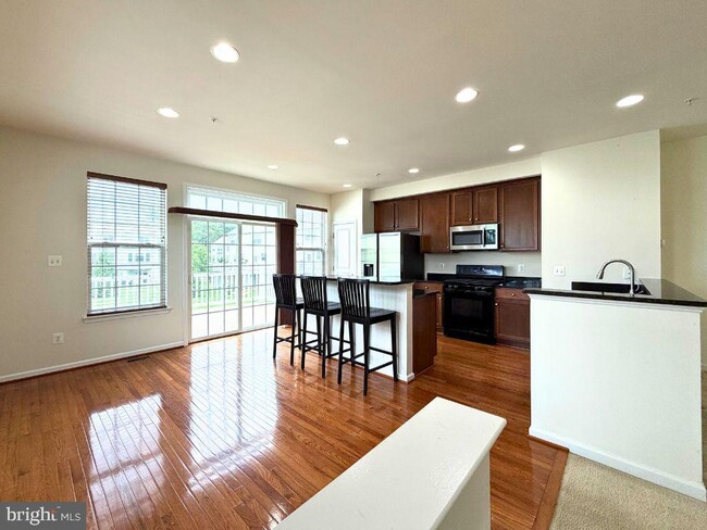 Building Photo - 43551 Wild Iris St