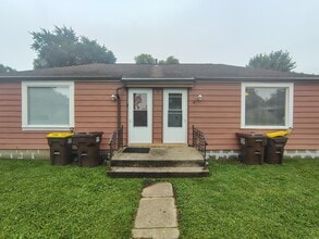 Building Photo - 921 River Park Dr