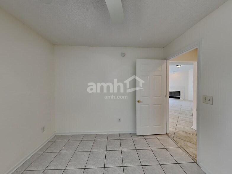Building Photo - 9081 Prosperity Lake Dr