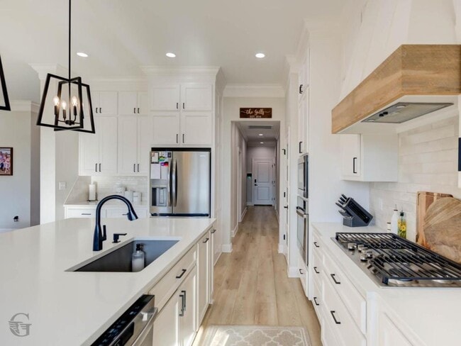 Building Photo - 302 Elbow Slough