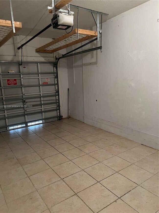 Building Photo - 11541 NW 68th Terrace