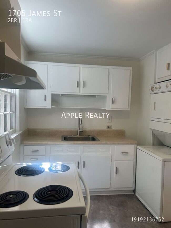 Building Photo - 1705 James St