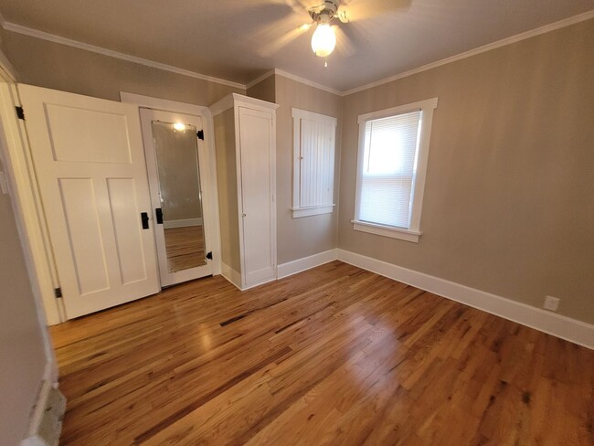 Building Photo - Two bedroom home, beautiful hardwood floors!