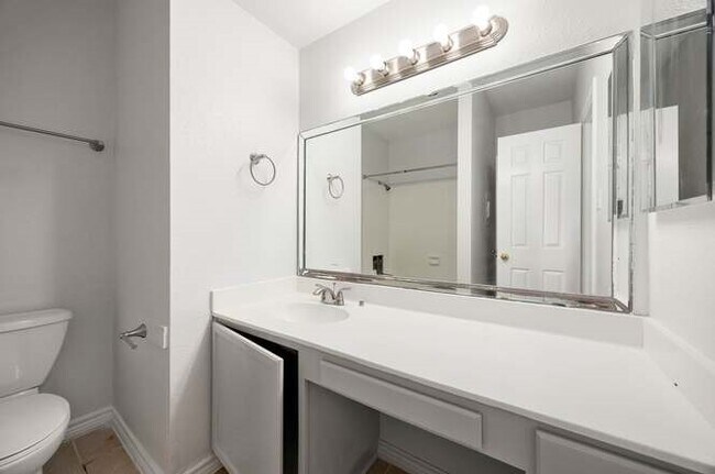Building Photo - 2255 Braeswood Park Dr