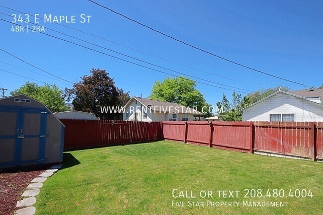 Building Photo - 343 E Maple St