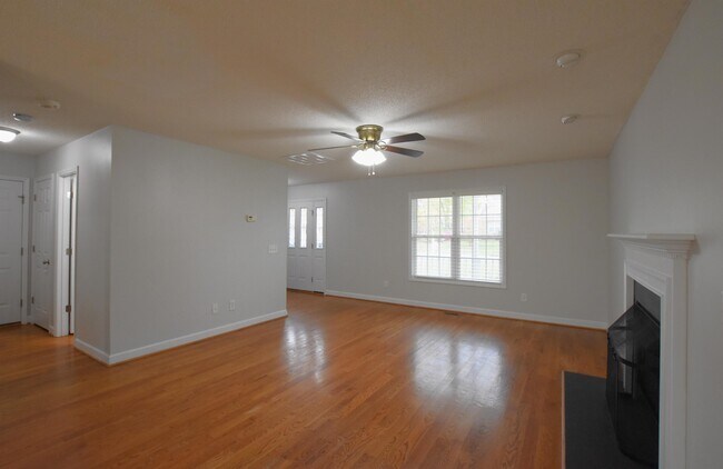 Building Photo - 730 Northview Dr