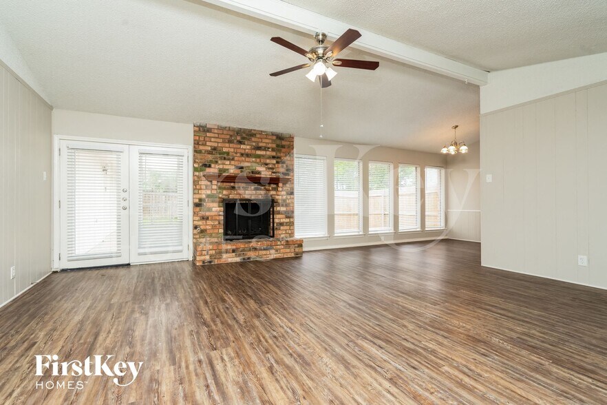 Building Photo - 635 Truman Ct