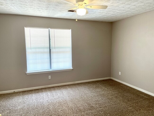 Building Photo - Welcome to this charming 2-bedroom, 2-bathroom townhouse located in the heart of Fayetteville, GA.