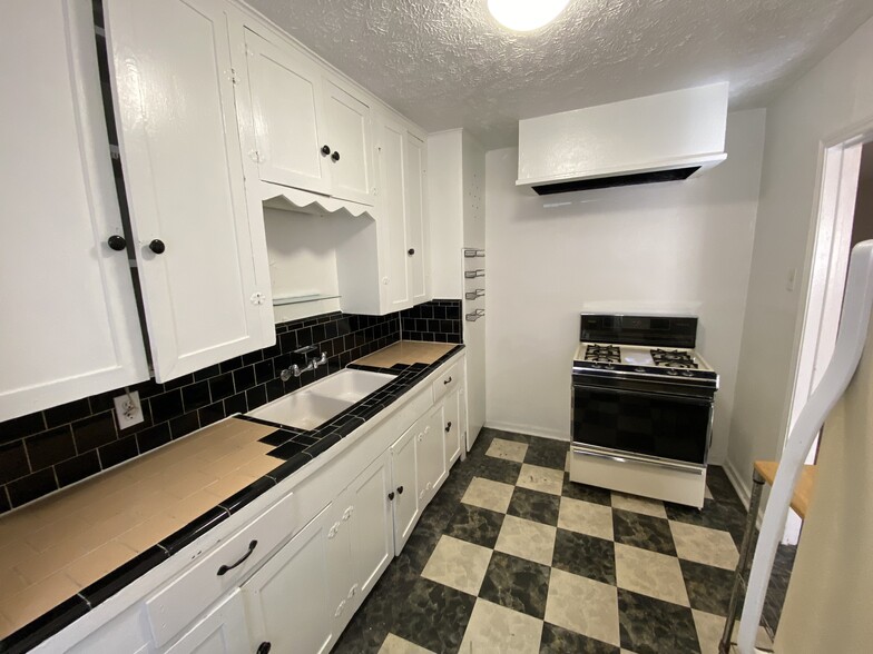 Building Photo - 4420 Roseland St