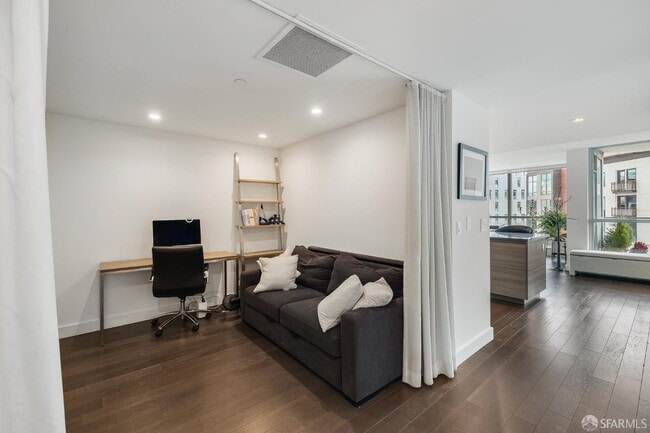 Building Photo - 708 Long Bridge St