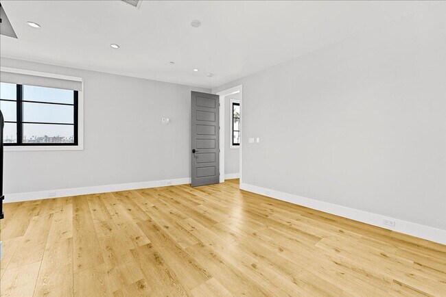 Building Photo - 1348 Burnside Ave