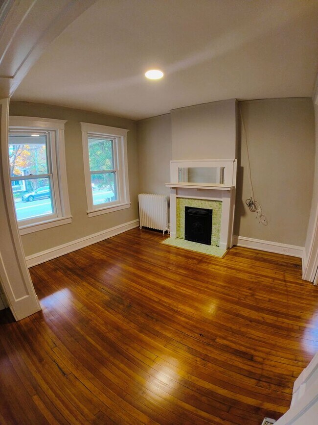 Building Photo - FLOY1614