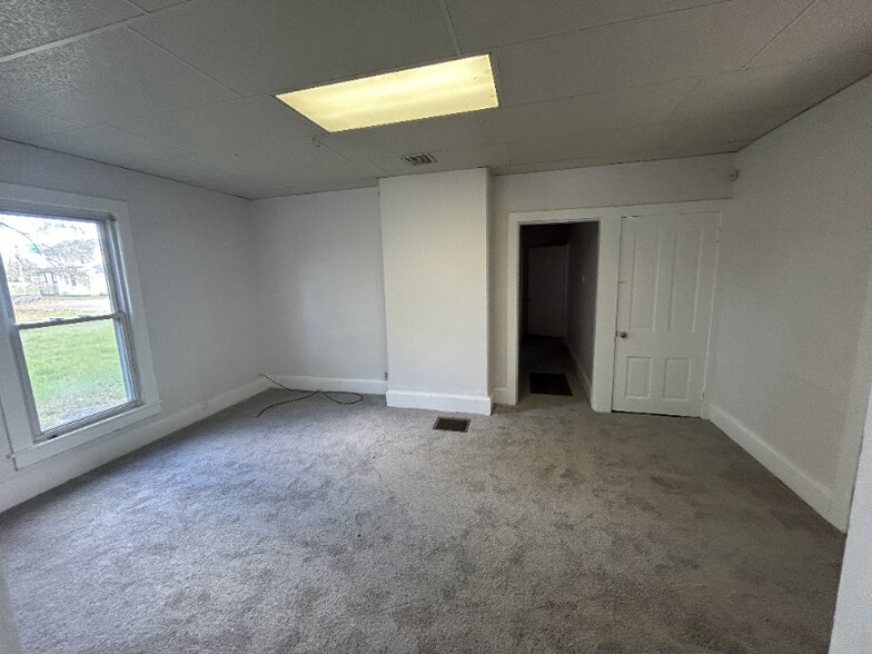 Building Photo - 233 S Pine St