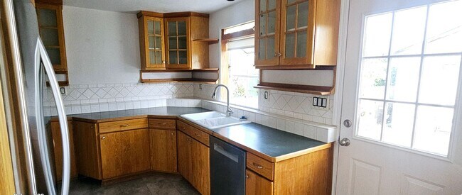 Building Photo - Mullen St. 3 bed/1bath North End with loft