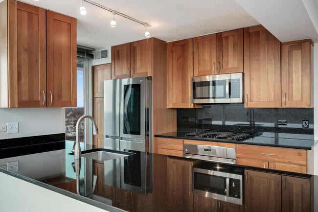 Building Photo - 9725 Woods Dr