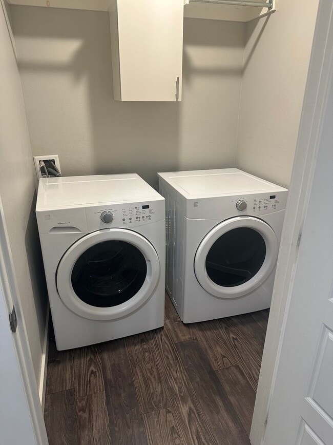 Building Photo - 3 Bedroom Townhome with ALL APPLIANCES at a great price!!