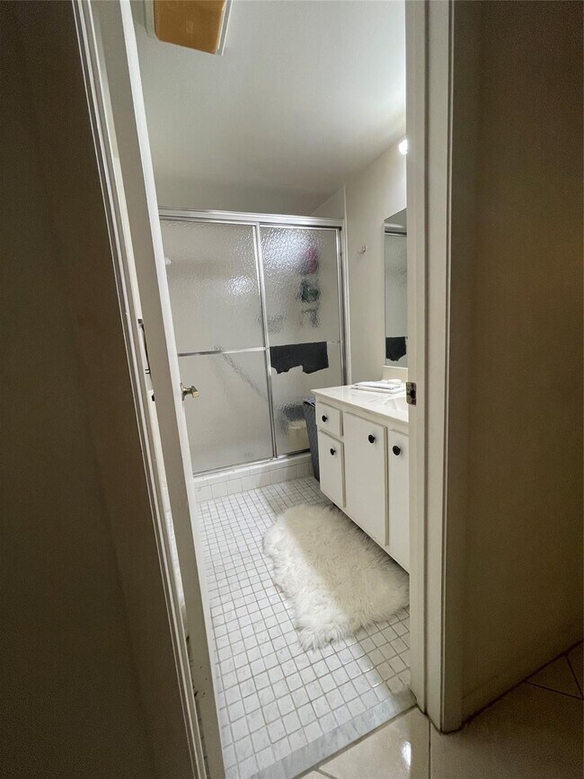 Building Photo - 16141 Blatt Blvd