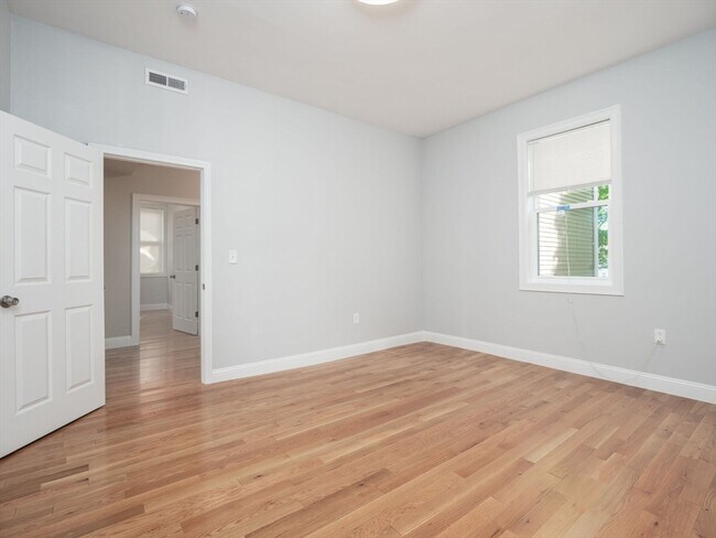 Building Photo - 45 Crawford St