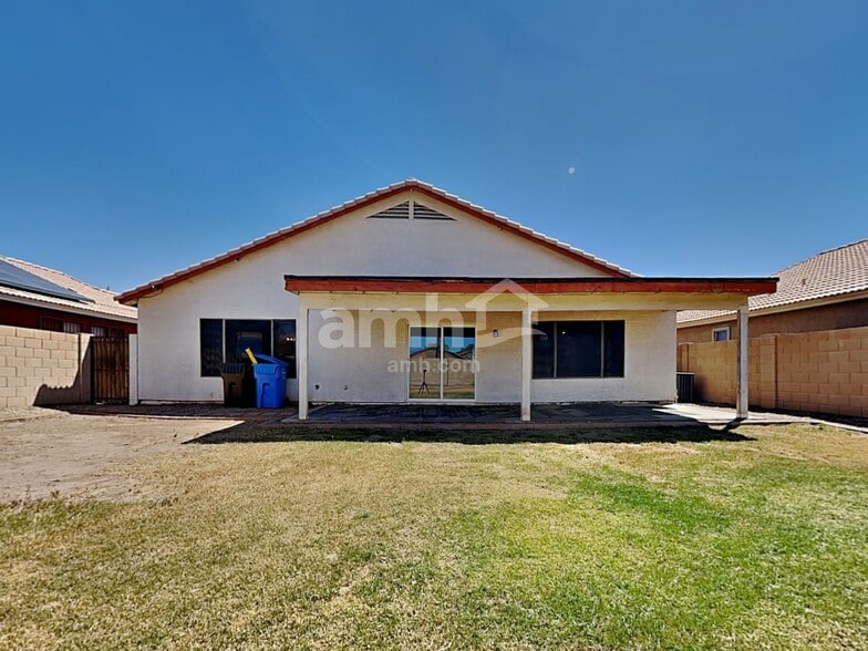 Building Photo - 8912 W La Reata Ave