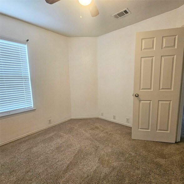 Building Photo - 10741 Traymore Dr