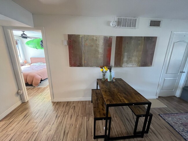 Building Photo - 2 Bed 2 bath CONDO Monthly rent Just lower...