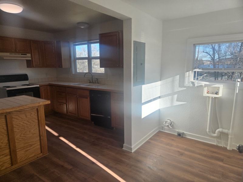 Building Photo - 1228 Broadwater Ave