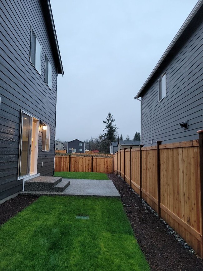 Building Photo - 3 Bed 2.5 Bath SFR Daisy Crossing Sultan Home