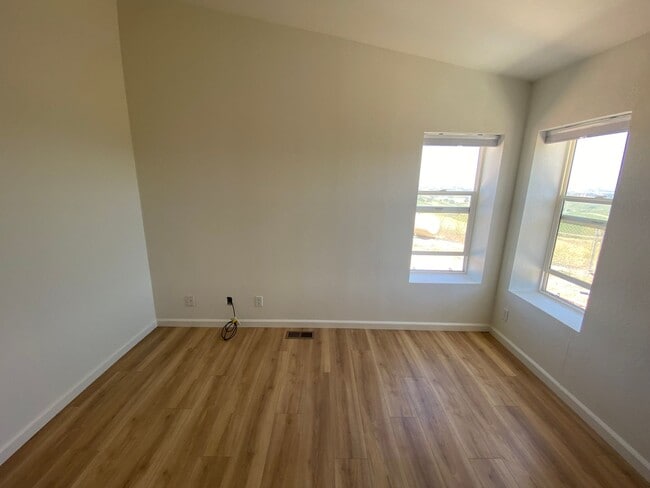 Building Photo - Panoramic Views - 46 West - Hilltop Property