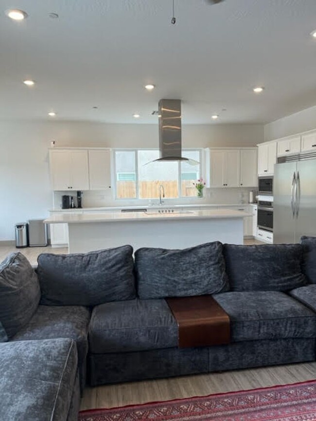 Building Photo - Foothill Perfection with Solar + EV car ch...