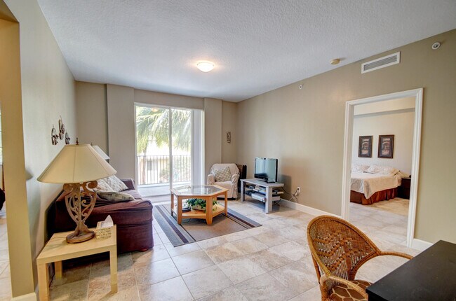 Building Photo - 250 NE 3rd Ave