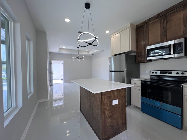 Building Photo - Brand New! Don't Miss Out Call today!