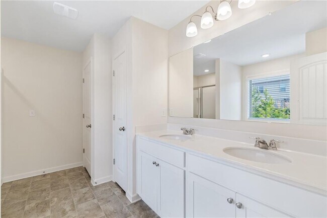 Building Photo - 153 Wayside Terrace