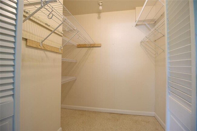 Building Photo - 1001 Brookside Dr