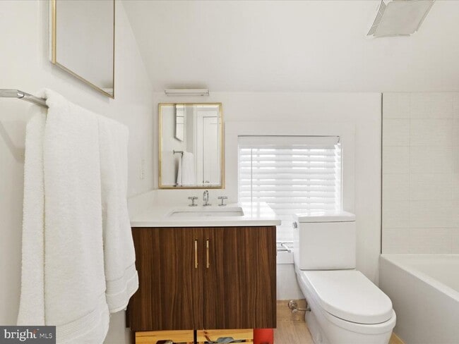 Building Photo - 631 D St SE