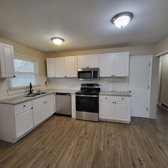 Building Photo - Welcome to Walker - Fully Renovated 3 BR