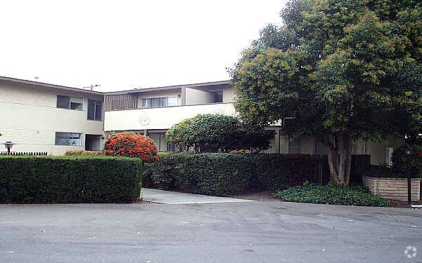 Building Photo - Blythe Court Apartments