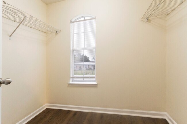 Building Photo - 108 N Gray Ave