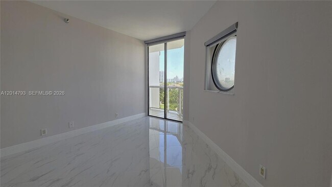 Building Photo - 3610 Yacht Club Dr