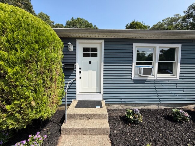 Building Photo - 305 Smithtown Blvd