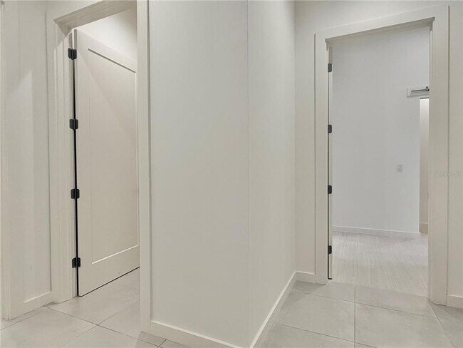 Building Photo - 920 N Osceola Ave