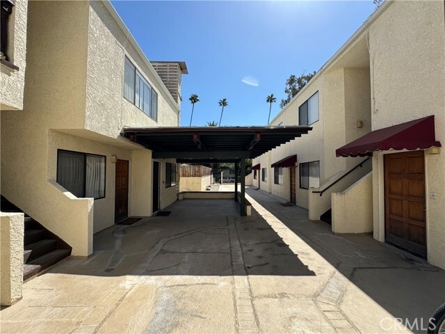 Building Photo - 987 E Del Mar Blvd