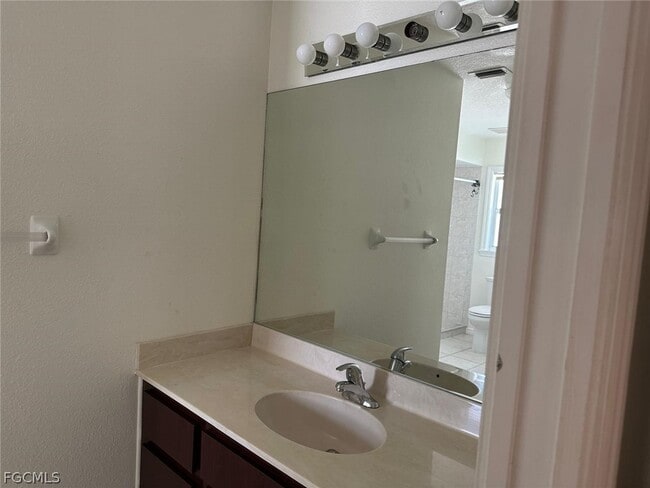 Building Photo - 2028 NE 5th Terrace