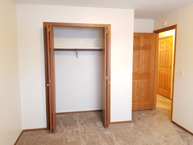 Building Photo - 220 Leighton Dr