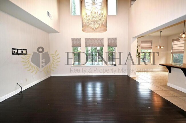 Building Photo - 11348 N Via Ventana Way