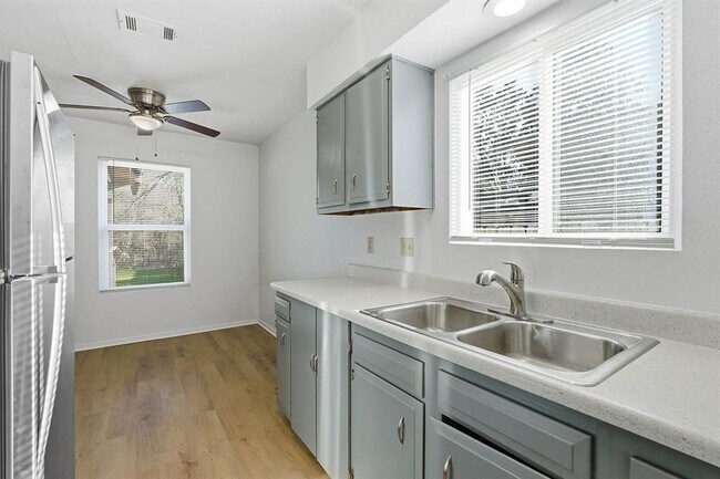 Building Photo - 7717 Elderberry Dr