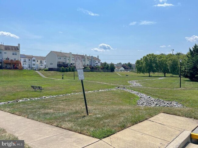 Building Photo - 7135 Ladd Cir