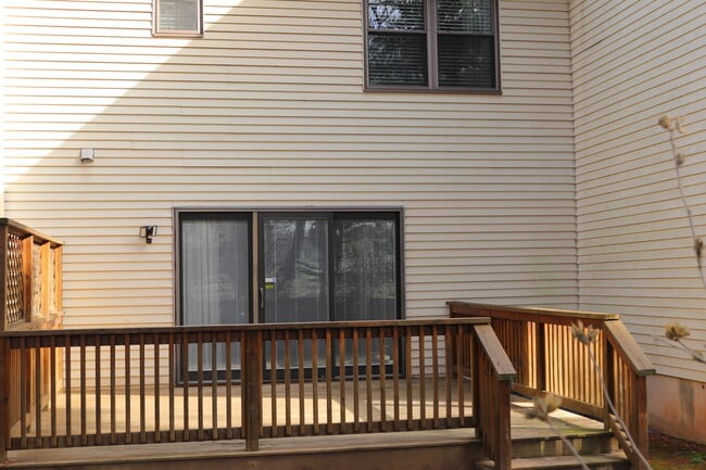 Building Photo - 611 Cornwall Ct